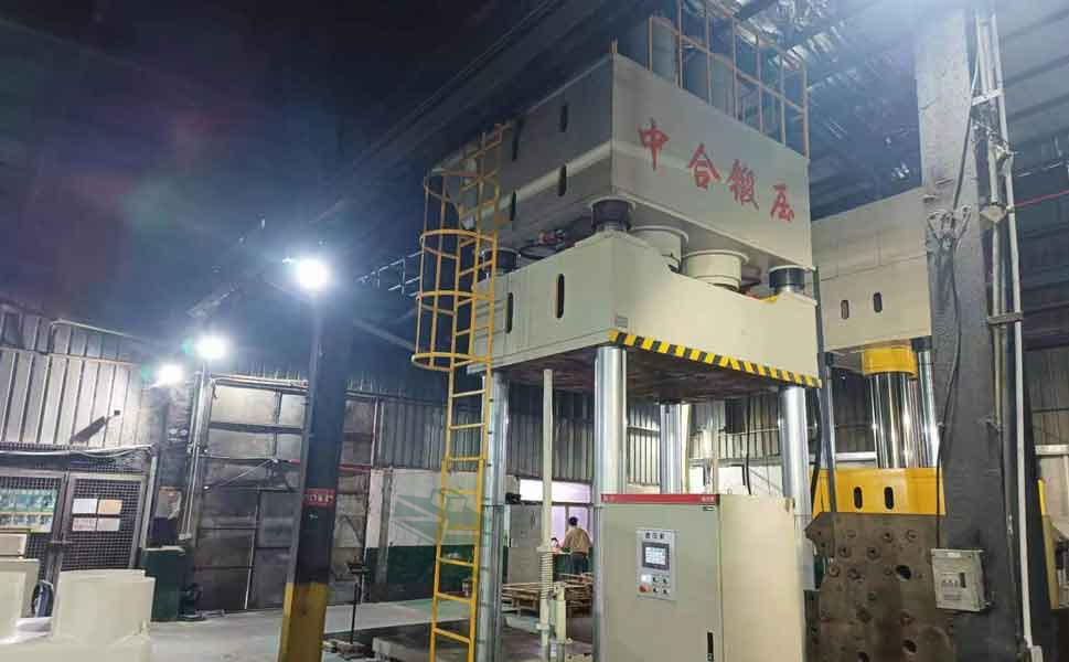 1500噸液壓機(jī)_復(fù)合材料成型油壓機(jī)客戶(hù)使用反饋