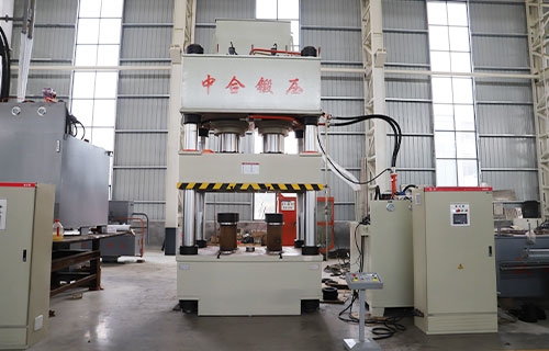 800噸四柱液壓機(jī)價格對比-滕州液壓機(jī)廠家提供選型方案